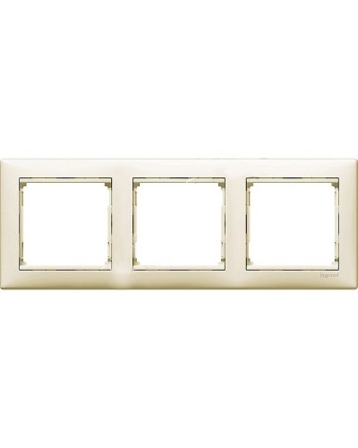 Рамка Valena 3 поста LEGRAND 774353 в Благовещенске Аксессуары для кабель-канала Pintop.ru